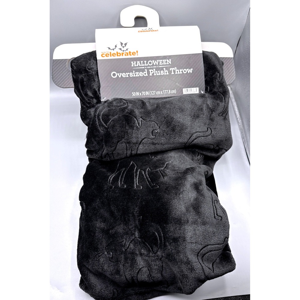 Way to Celebrate Halloween Oversized Plush Throw Blanket Black Embossed Cats